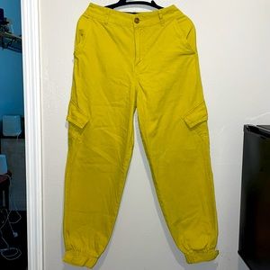 Unique super cool Forever 21 High Waisted Cargo Joggers. Size small